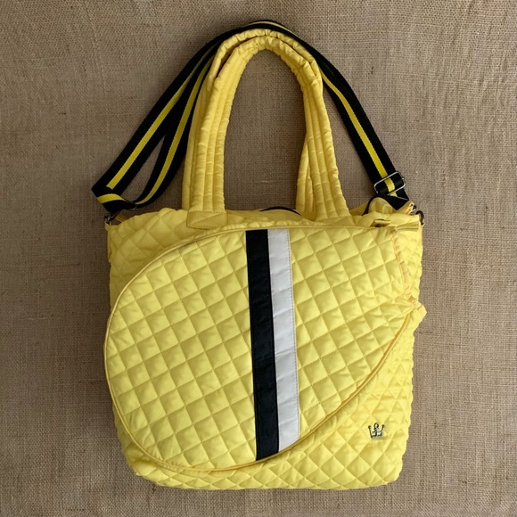 red and green sterilite containers